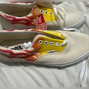 NWT Men’s 10 flame Van’s!!